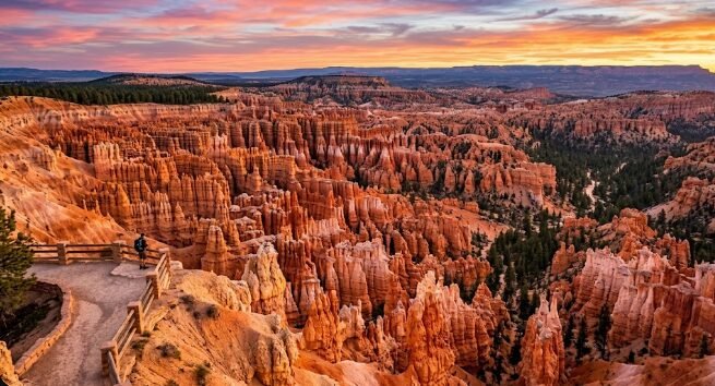 Bryce Canyon hoodoos at sunrise in Utah